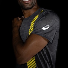 Camiseta Asics Manga Curta Logo Vertical - Masculina - Foto 5