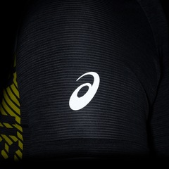 Camiseta Asics Manga Curta Logo Vertical - Masculina - Foto 10