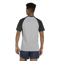 Camiseta ASICS Manga Curta Raglan - Masculina - Foto 3