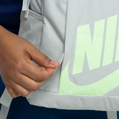 Mochila Nike Elemental Hbr 21L Recortes Respiráveis - Foto 3