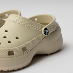 Sandalia Crocs Classic Platform Clog Uni - Foto 3
