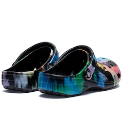Sandália Crocs Adulto Classic T Dye Graphic Clo - Foto 4