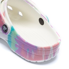 Sandália Crocs Adulto Classic T Dye Graphic Clo - Foto 7