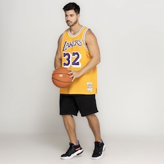 Camiseta Regata Los Angeles Lakers NBA Mitchell & Ness Swingman Home Jersey - Masculina - Foto 5