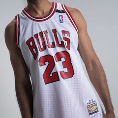 Camiseta Regata Chicago Bulls NBA Mitchell & Ness Authentic Jersey - Masculina - Foto 13