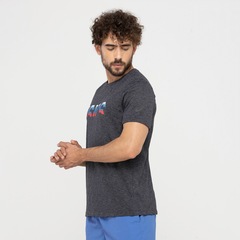 Camiseta ASICS Manga Curta Lic Logo Degradê - Masculina - Foto 4