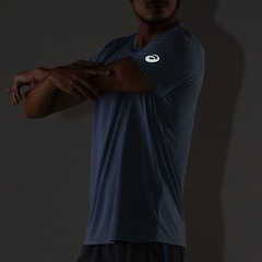 Camiseta ASICS Manga Curta Fugi - Masculina - Foto 3
