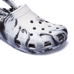 Sandália Crocs Adulto Classic Marbled Clog - Foto 8
