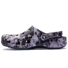 Sandália Crocs Classic Bleach Dye Clog - Masculino - Foto 3