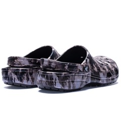 Sandália Crocs Classic Bleach Dye Clog - Masculino - Foto 4