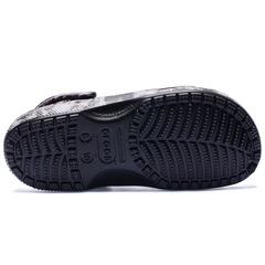 Sandália Crocs Classic Bleach Dye Clog - Masculino - Foto 6