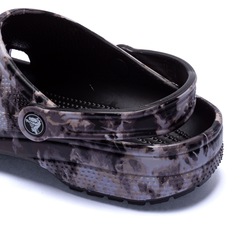 Sandália Crocs Classic Bleach Dye Clog - Masculino - Foto 7