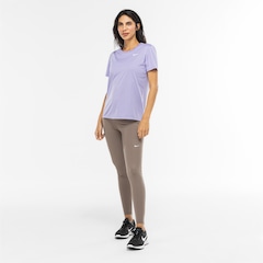 Camiseta Feminina Nike Dri-Fit Legend - Foto 4