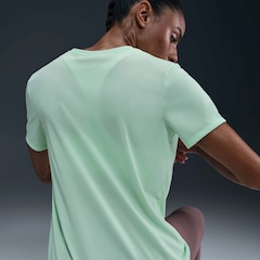 Camiseta Feminina Nike Dri-Fit Legend - Foto 3