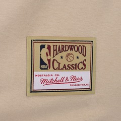 Camiseta Philadelphia 76ers NBA Mitchell & Ness Khaki Black - Masculina - Foto 3