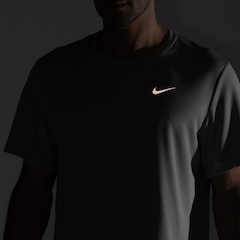 Camiseta Masculina Nike Manga Curta com Proteção UV Miler - Foto 3
