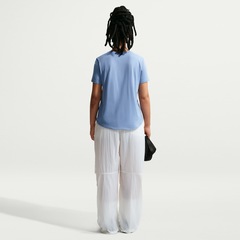 Camiseta Feminina Nike Manga Curta Sportswear Essential Icon - Foto 2
