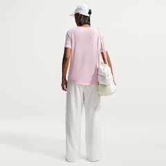 Camiseta Feminina Nike Manga Curta Sportswear Essential Icon - Foto 3