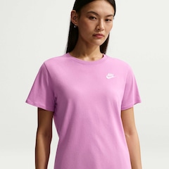 Camiseta Feminina Nike Manga Curta Sportswear Club - Foto 1