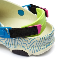 Sandália Crocs Adulto Classic T Topografic - Foto 7