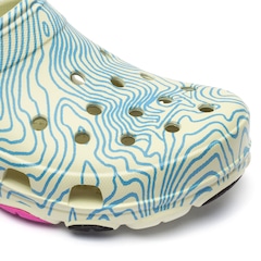 Sandália Crocs Adulto Classic T Topografic - Foto 8