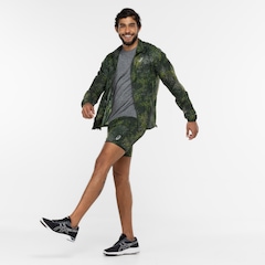 Jaqueta Masculina ASICS com Capuz Ultraleve Floresta - Foto 8