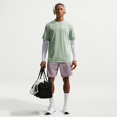 Camiseta Masculina Nike Manga Curta Dri-Fit UV Hyverse - Foto 2