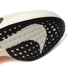 Tênis Nike ZoomX Vaporfly Next% 3 - Feminino - Foto 9