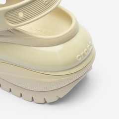 Sandália Crocs Classic Mega Crush - Foto 7