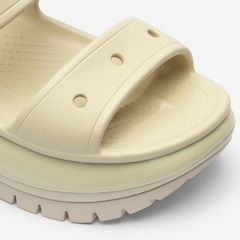 Sandália Crocs Classic Mega Crush - Foto 8