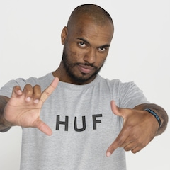 Camiseta Huf Manga Curta Essentials Og Logo - Foto 5