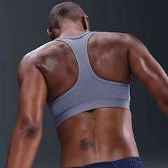 Top Fitness com Bojo Nike Média Sustentação Swoosh Sport - Foto 2