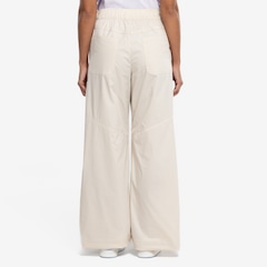 Calça Feminina Nike Sportswear Essential Woven High-Rise Open Hem - Foto 2
