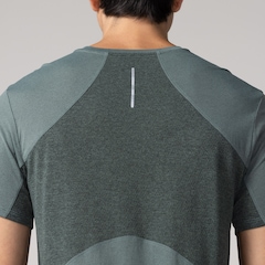 Camiseta Masculina ASICS Manga Curta Respirável de Secagem Rápida Refletiva Mescla - Foto 4