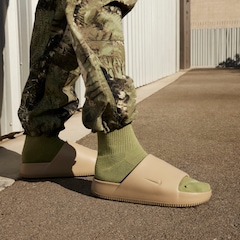 Chinelo Slide Nike Calm Essential - Foto 2