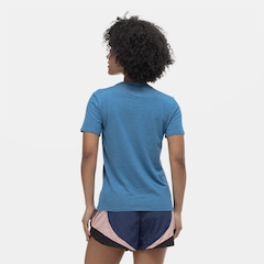 Camiseta Feminina Nike Manga Curta Dri-Fit Swoosh - Foto 3