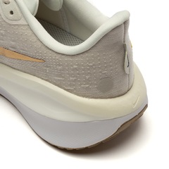 Tênis Nike Vomero 17 - Feminino - Foto 7