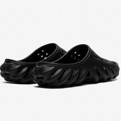 Chinelo Crocs Echo Slide - Foto 4