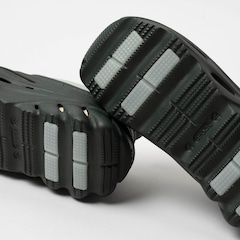 Sandália Crocs Echo Storm - Foto 9