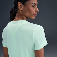 Camiseta Feminina Nike Manga Curta Dri-fit One Classic - Foto 3