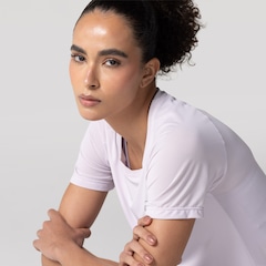 Camiseta Feminina ASICS Manga Curta Respirável - Foto 4