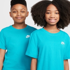 Camiseta Juvenil Nike Manga Curta Sportswear Embroidered Future - Foto 3