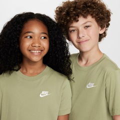 Camiseta Juvenil Nike Manga Curta Sportswear Embroidered Future - Foto 4