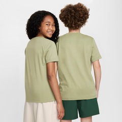 Camiseta Juvenil Nike Manga Curta Sportswear Embroidered Future - Foto 2