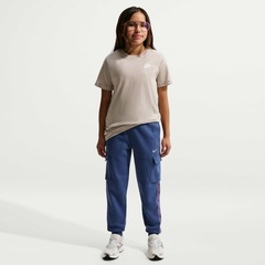 Camiseta Juvenil Nike Manga Curta Sportswear Embroidered Future - Foto 2
