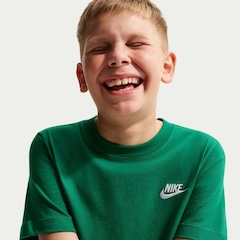Camiseta Juvenil Nike Manga Curta Sportswear Embroidered Future - Foto 5
