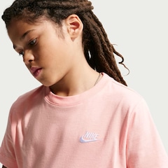 Camiseta Juvenil Nike Manga Curta Sportswear Embroidered Future - Foto 5