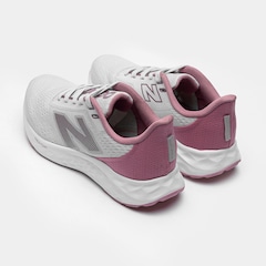 Tênis New Balance Fresh Foam ARISHIV4 - Feminino - Foto 5