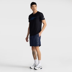 Bermuda Masculina ASICS Logo Estourado - Foto 3