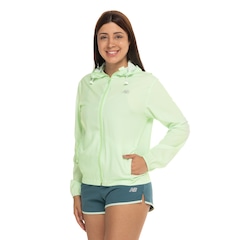 Jaqueta Feminina Corta-Vento Sport Essentials New Balance - Foto 2